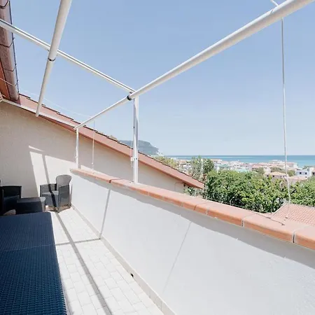 Incantevole Appartamento Con Terrazza Vista Monte Conero Ombrellone Con Due Lettini Inclusi Apartment