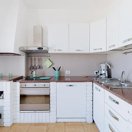 Incantevole Appartamento Con Terrazza Vista Monte Conero Ombrellone Con Due Lettini Inclusi *