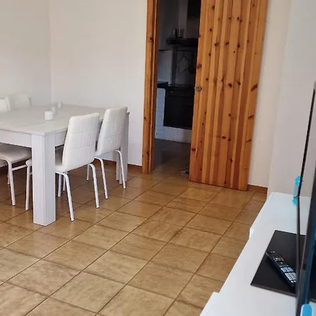 Incantevole Appartamento Con Terrazza Vista Monte Conero Ombrellone Con Due Lettini Inclusi *